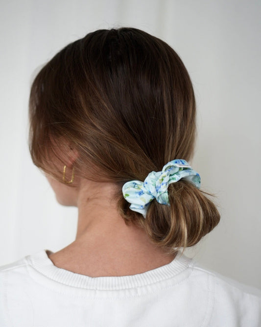 Scrunchie blue flowers