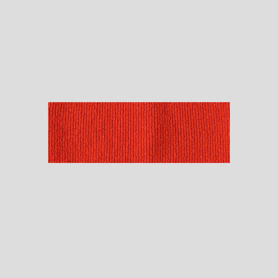frontalansicht eines haarbands aus merinowolle in der farbe rot/orange