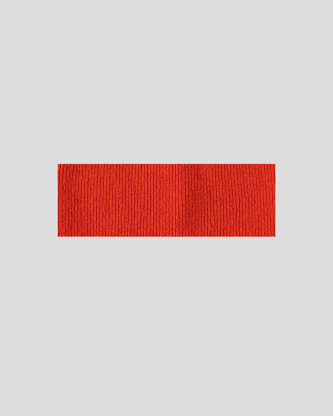 frontalansicht eines haarbands aus merinowolle in der farbe rot/orange